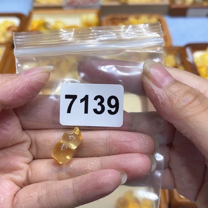 未镶嵌琥珀珠宝奇石