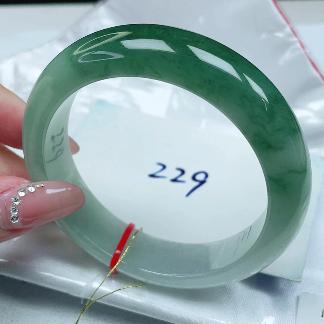 翡翠未镶嵌手镯56+圈口