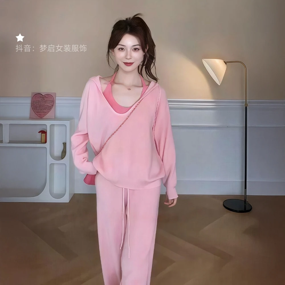 早秋松弛感穿搭一整套慵懒风宽松连帽上衣挂脖背心休闲裤三件套女