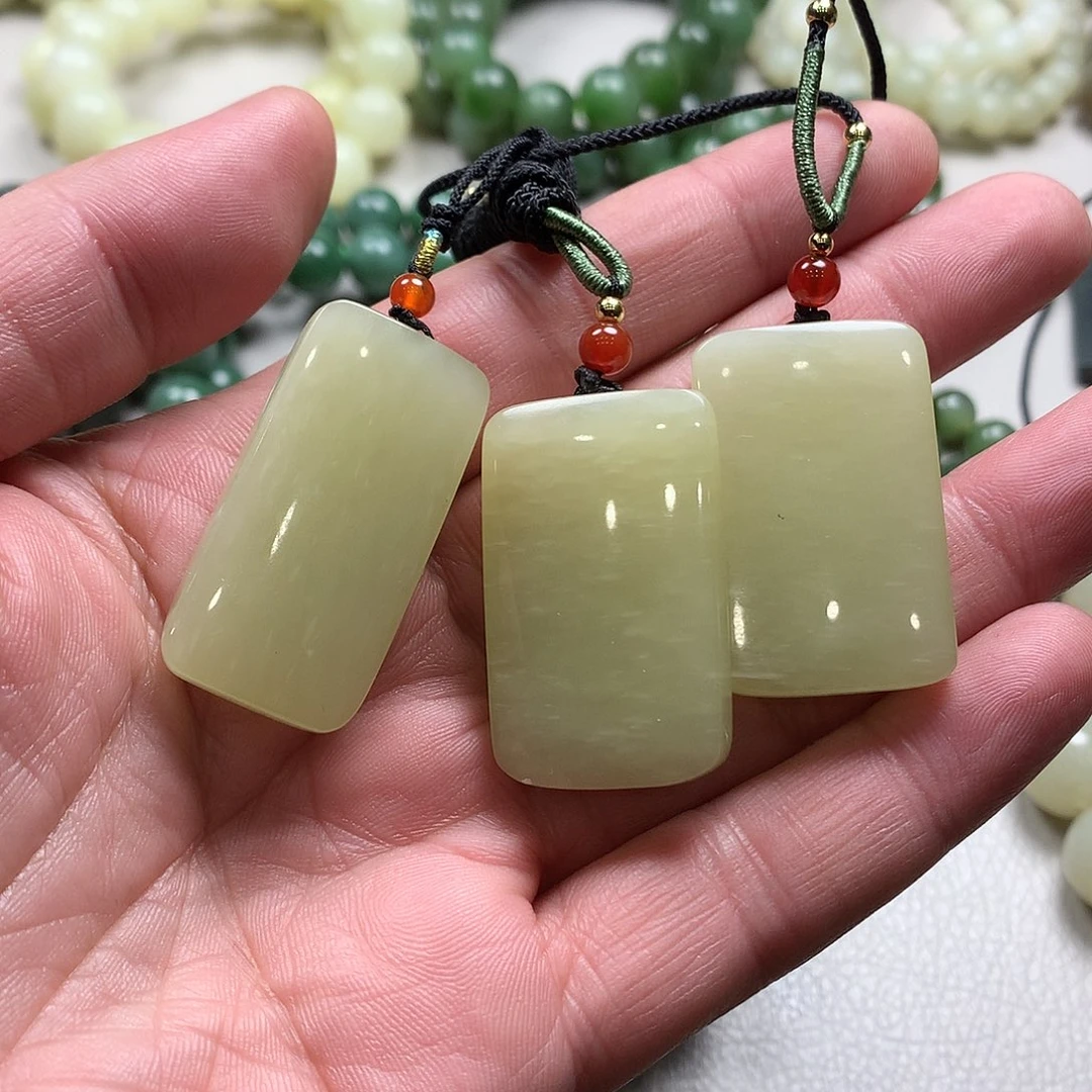 和田玉颈饰未镶嵌拍一发一