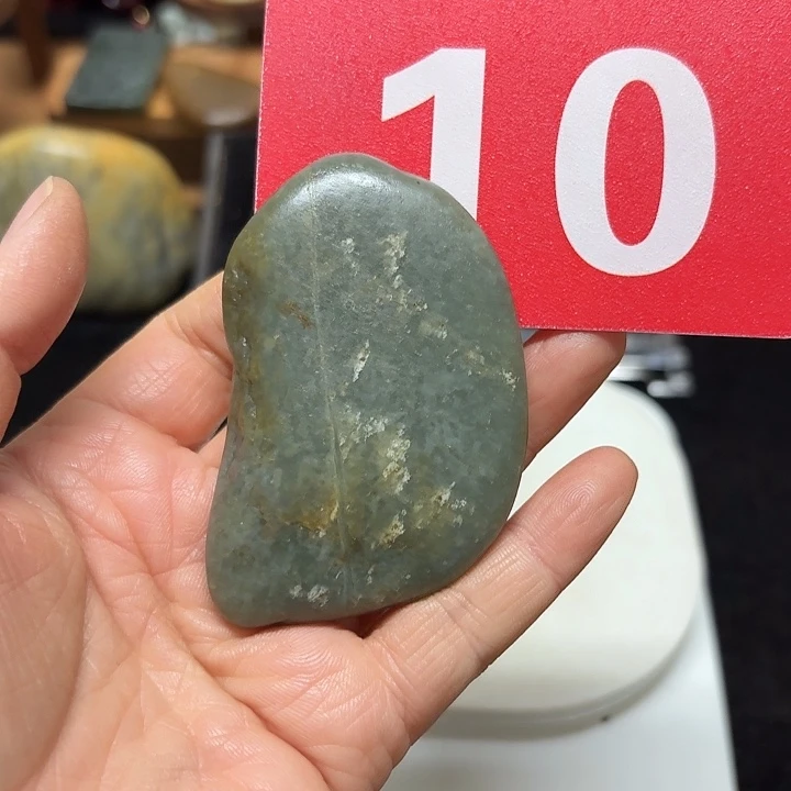 和田玉未镶嵌把件