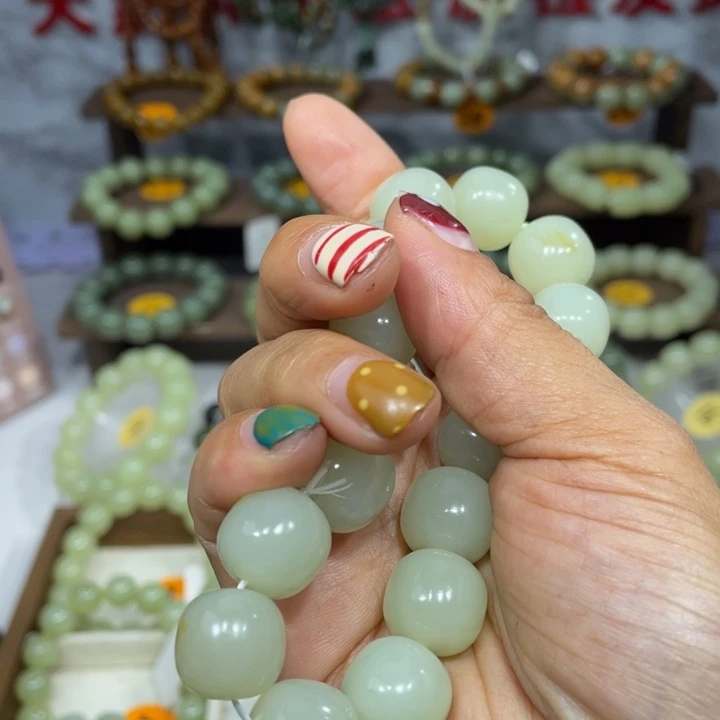 夫***燊和田玉（糖玉）未镶嵌手链
