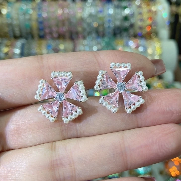 66锆石（处理）耳钉