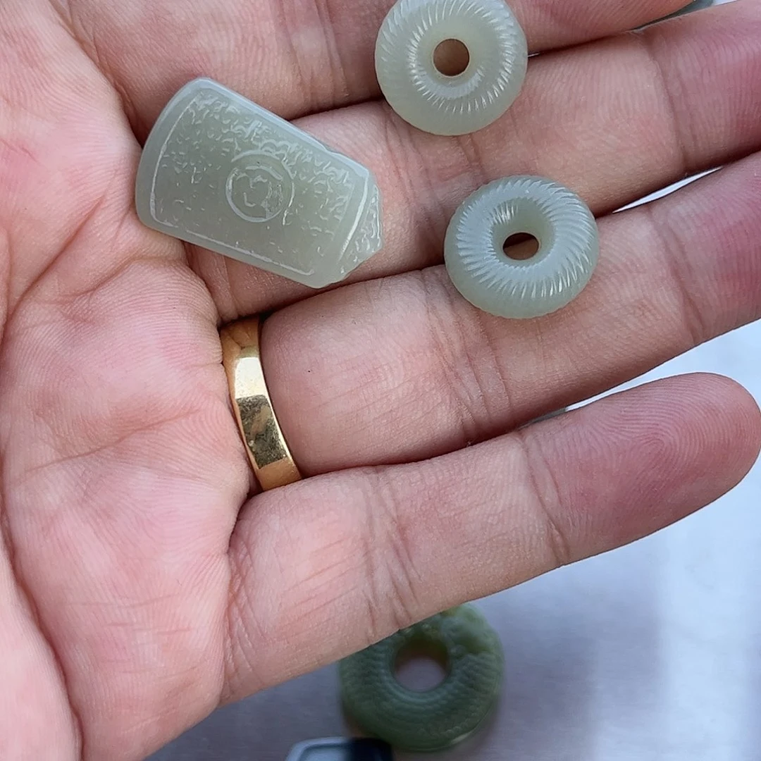 和田玉未镶嵌颈饰他***哥666