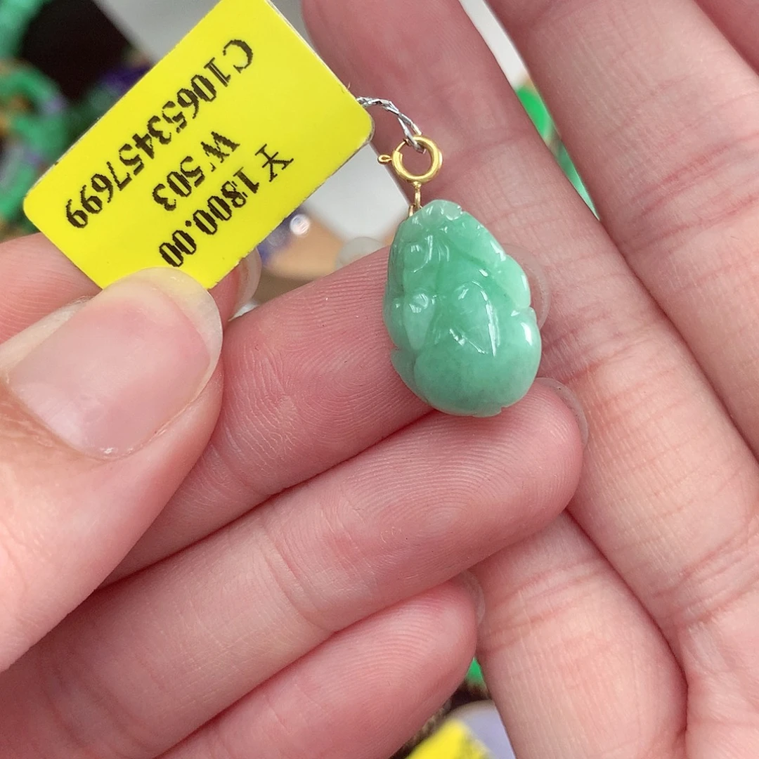 颈饰18K金镶嵌翡翠