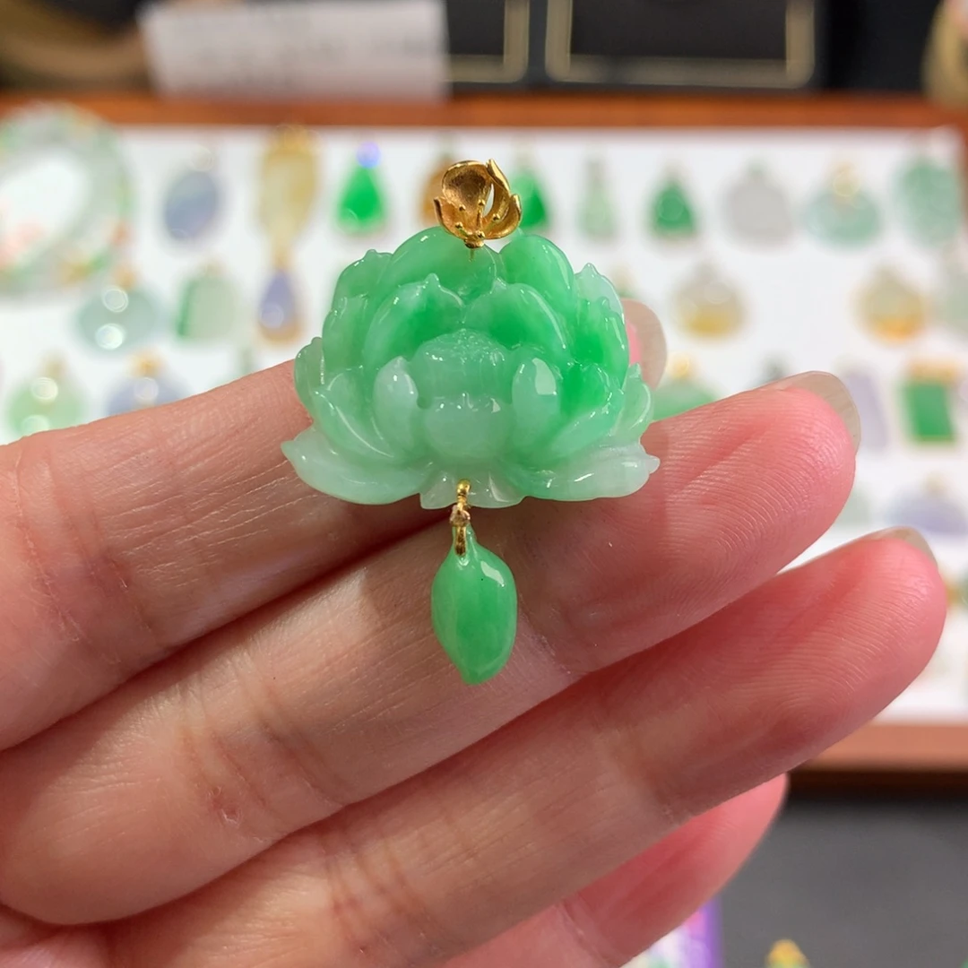 *****翡翠18K金镶嵌颈饰