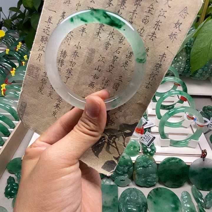 未镶嵌手镯石英质玉