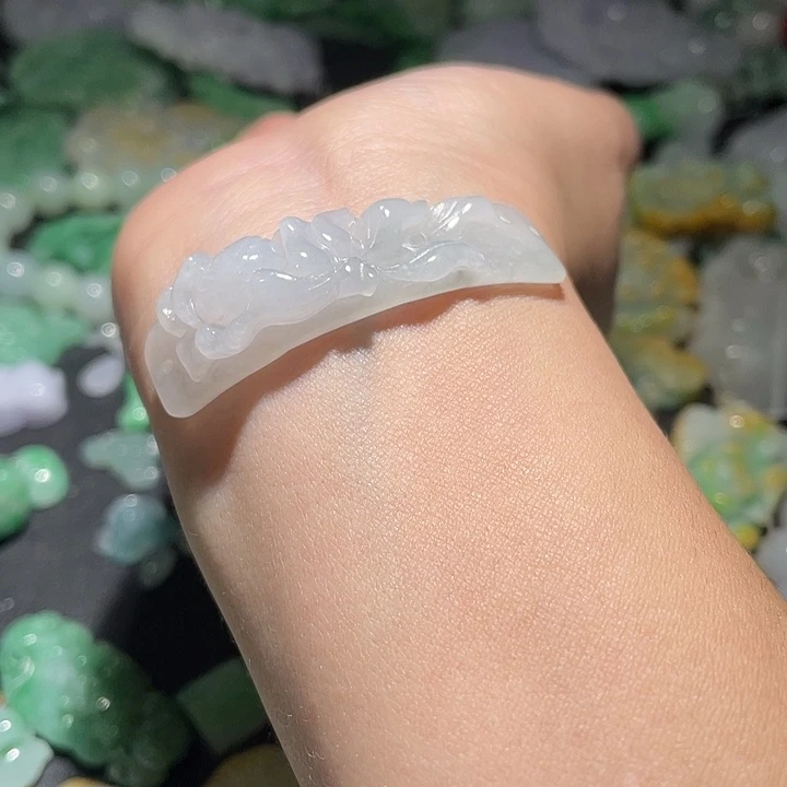 颈饰未镶嵌翡翠天