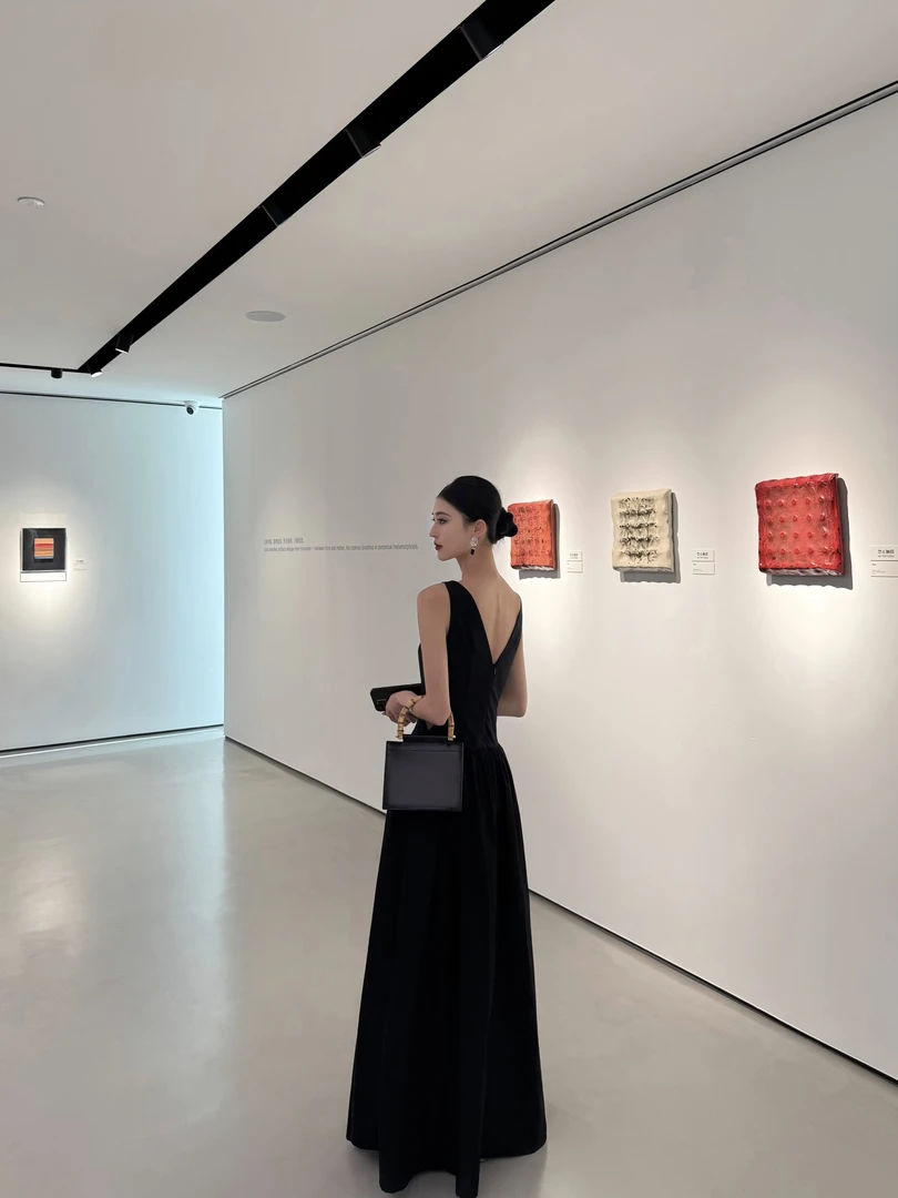 HEYI【自在简括】小众气质V领交叉侧腰镂空设计夏季大摆长款连衣裙