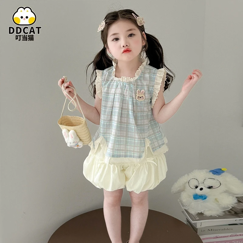 叮当猫女童夏季甜美短裤套装洋气网红儿童格子无袖2025新款宝宝
