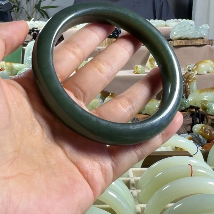 颈饰未镶嵌和田玉（糖玉）