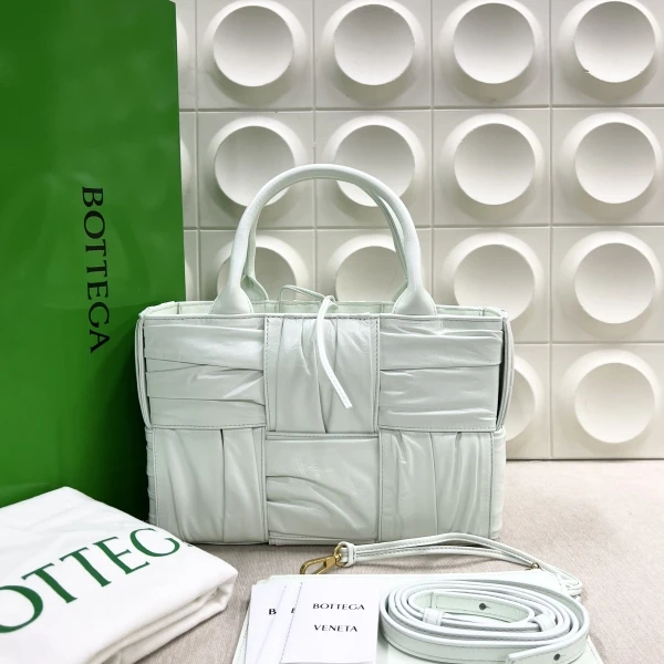 未使用/葆蝶家/包包/250608zb0017