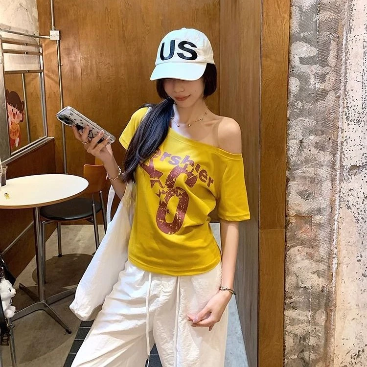 美式复古斜肩印花短袖T恤女夏季设计感辣妹修身显瘦短款露肩上衣