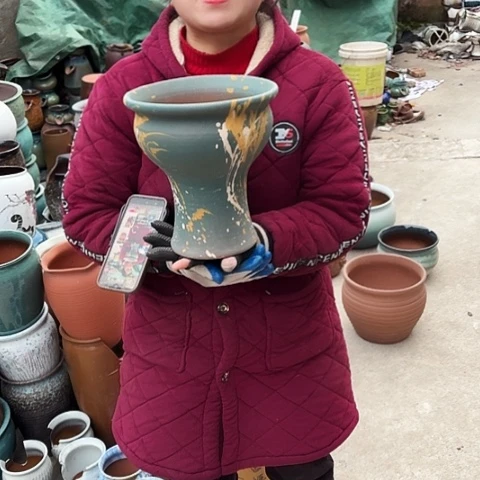 21口23高瑕疵盆子。