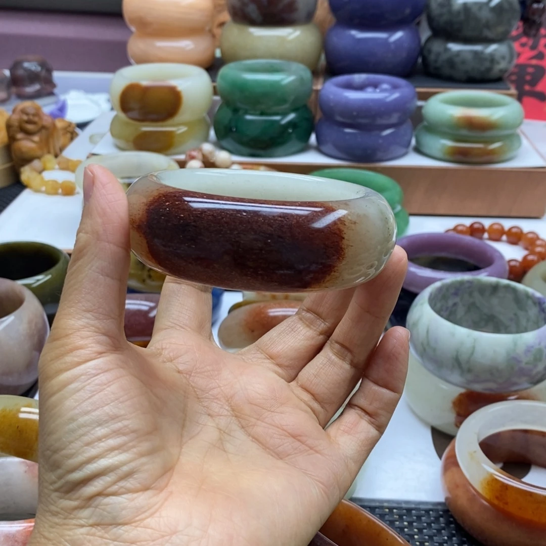 用***8未镶嵌手镯石英岩玉