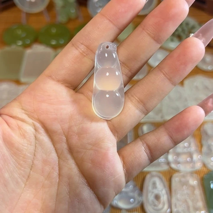 未镶嵌蛇纹石玉岫玉白冰挂件福豆