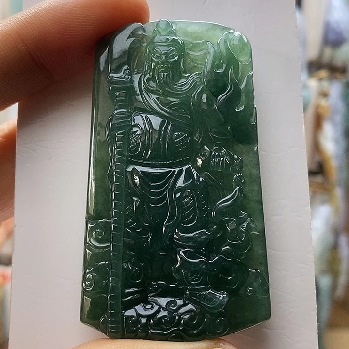 翡翠未镶嵌颈饰每天