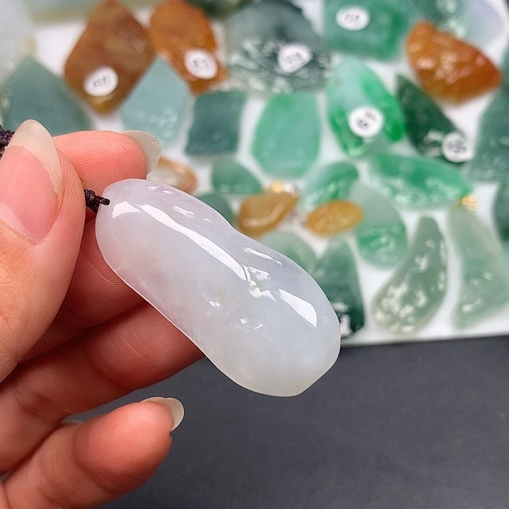 翡翠未镶嵌颈饰随型