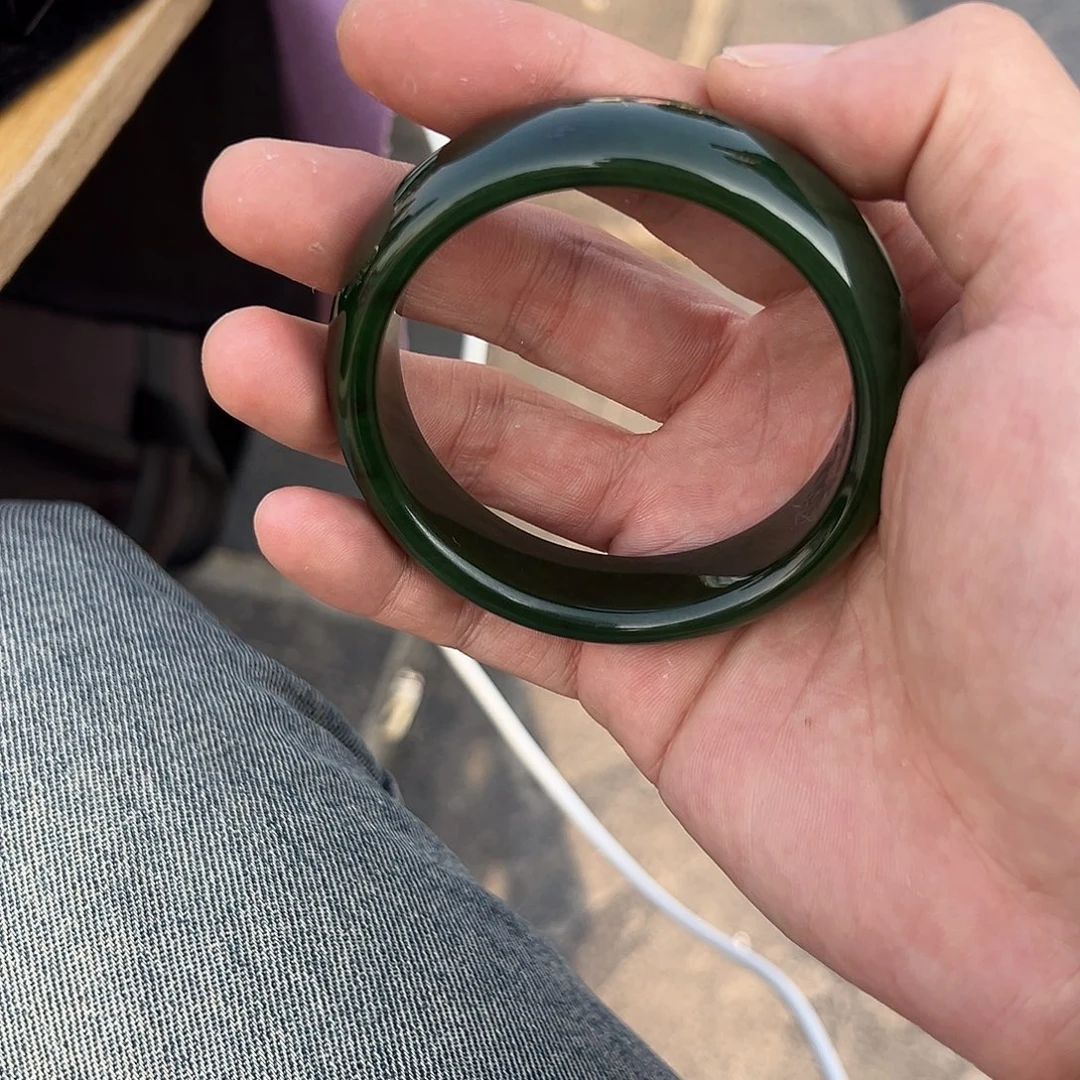 连***连和田玉未镶嵌手镯