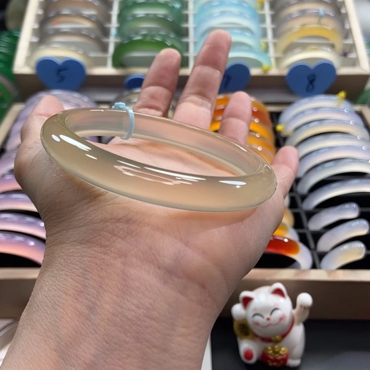 玛瑙/玉髓手镯未镶嵌?