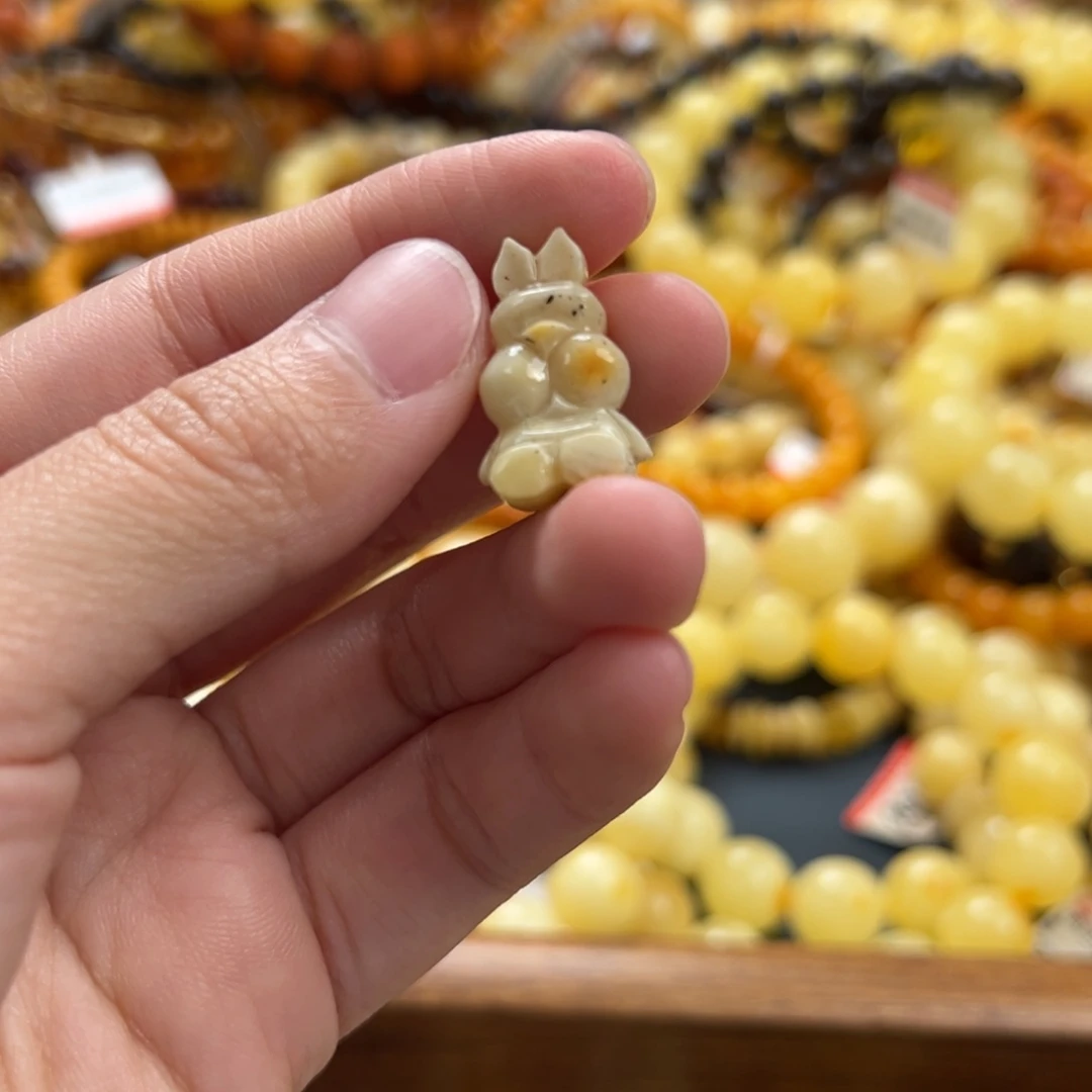 未镶嵌琥珀珠宝奇石