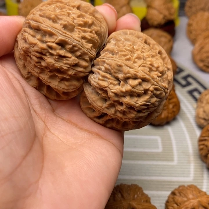 吊坠文玩核桃?**邹白狮子头48