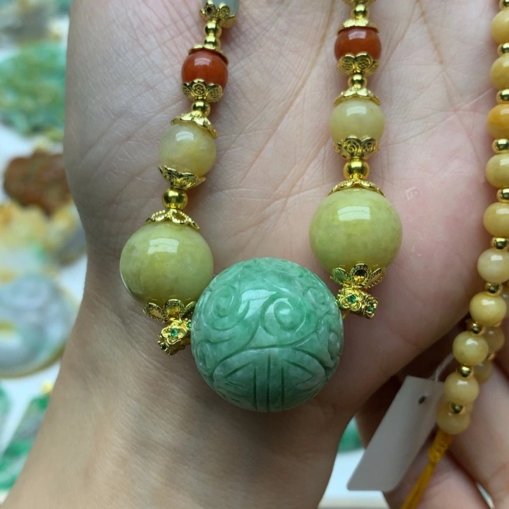 翡翠颈饰未镶嵌酒*翡翠