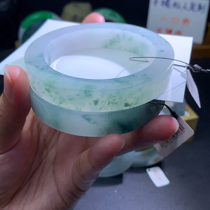 定制翡翠未镶嵌翡翠手镯