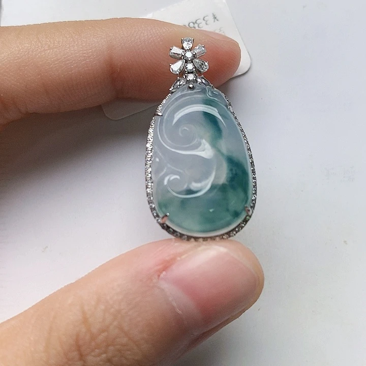 颈饰18K金镶嵌翡翠天然翡翠