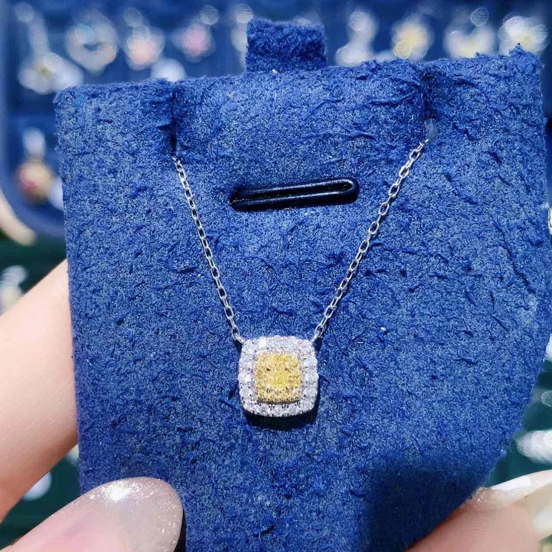 【闪购商品】颈饰18K金镶嵌钻石