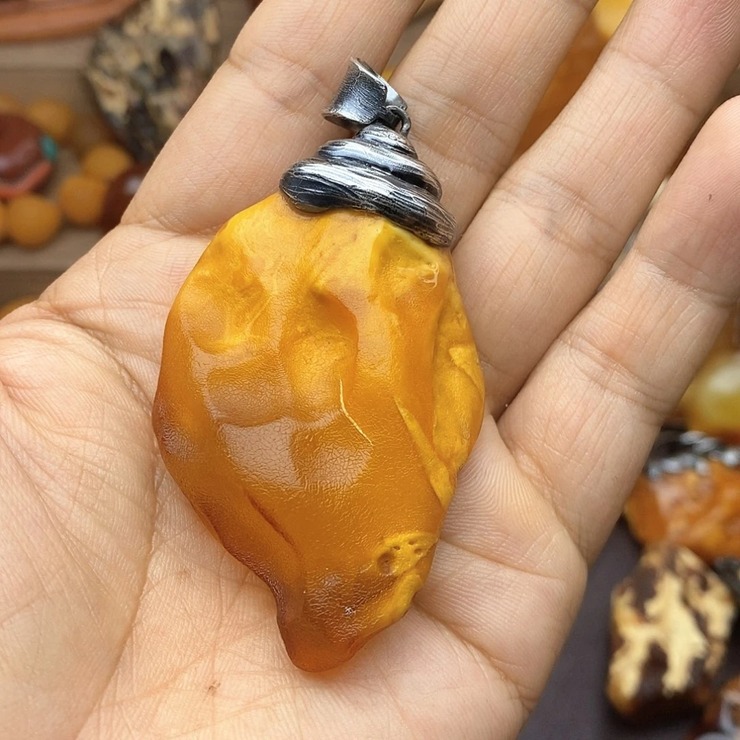 未镶嵌颈饰琥珀丹****龙法螺琥珀