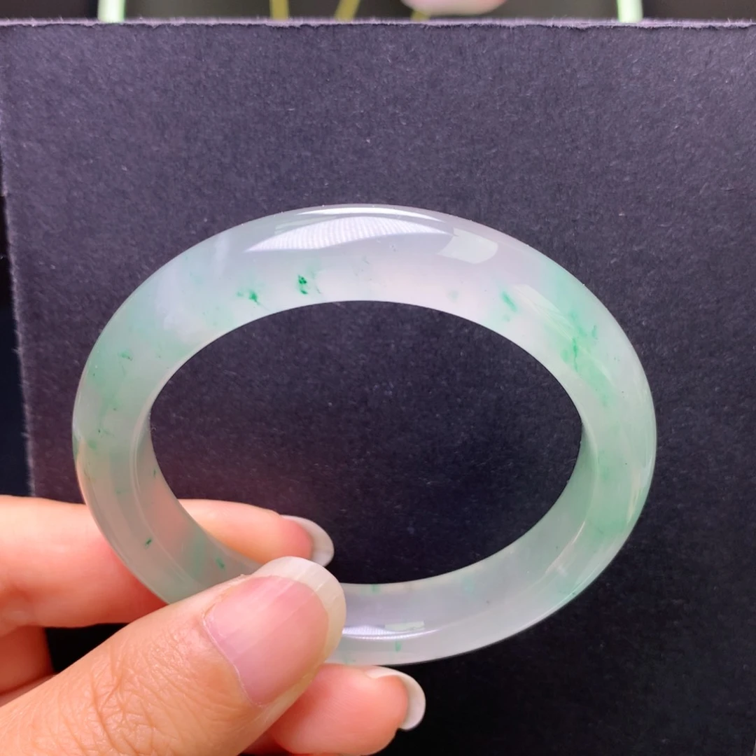 未镶嵌手镯石英质玉