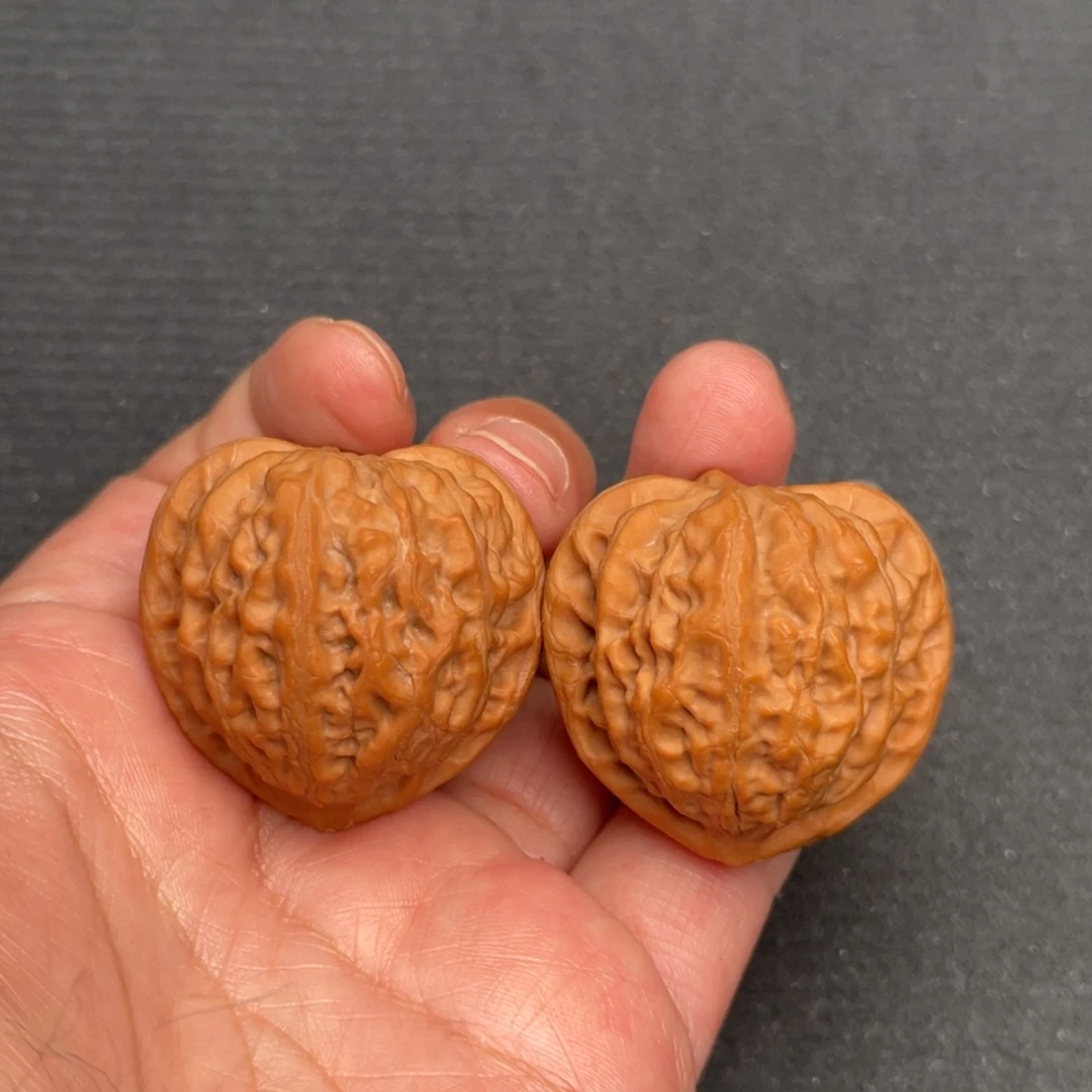 桃核把件36×36全品头茬金牛狮子头XM3520