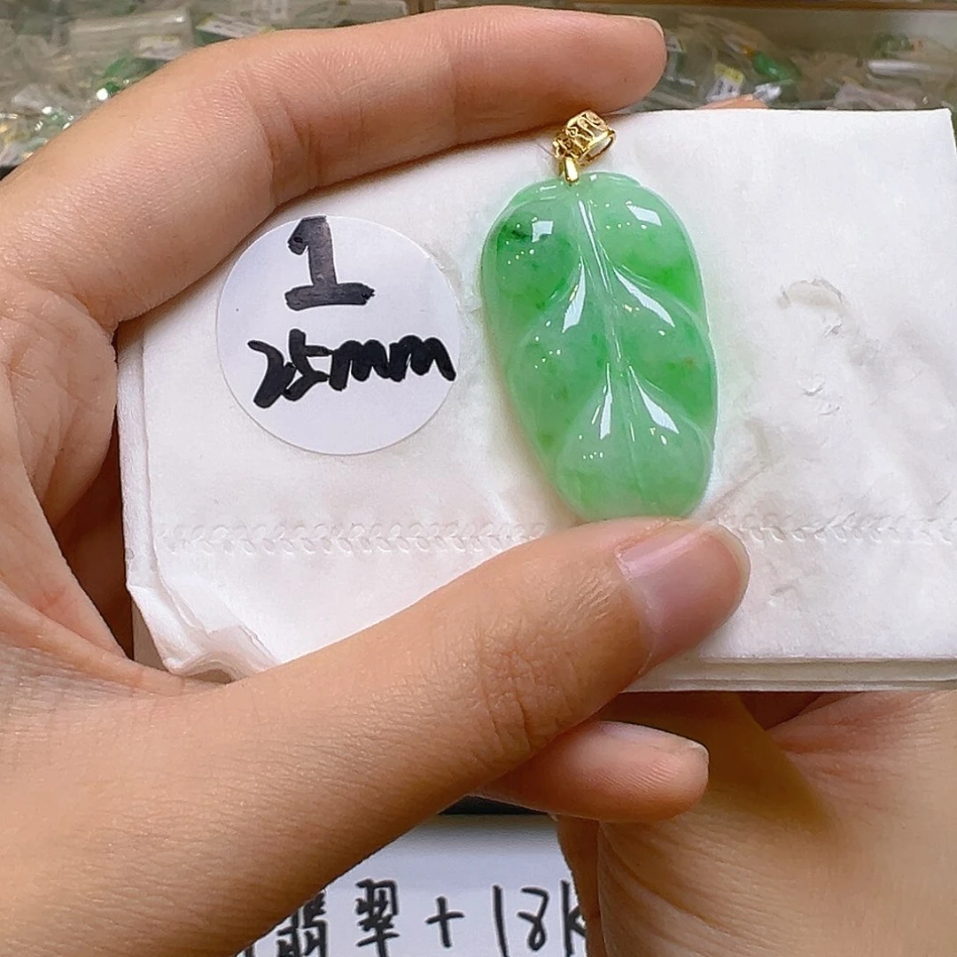 翡翠18K金镶嵌颈饰翡翠