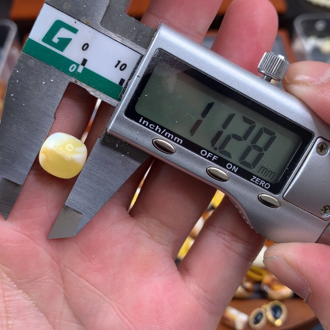 未镶嵌琥珀珠宝奇石