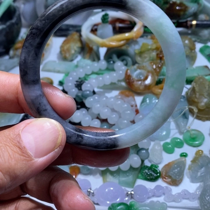 定制翡翠未镶嵌手镯