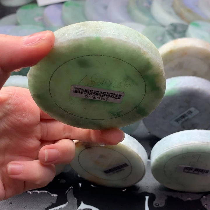 未镶嵌绿野仙棕定制翡翠