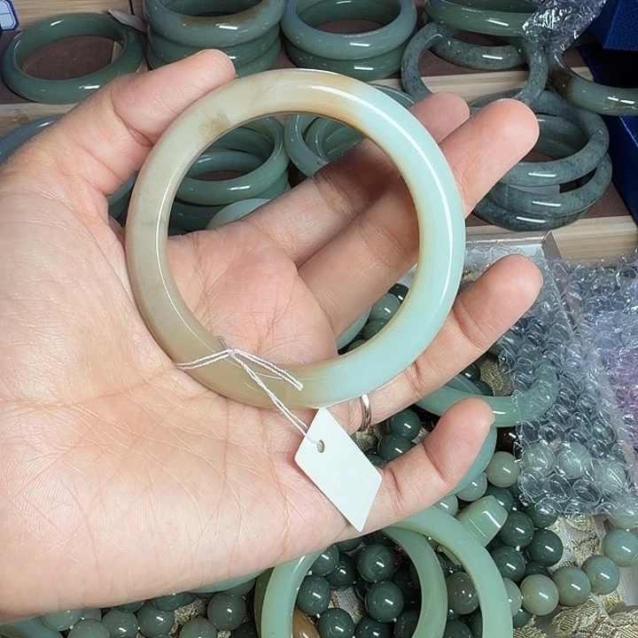 和田玉（糖玉）未镶嵌手镯