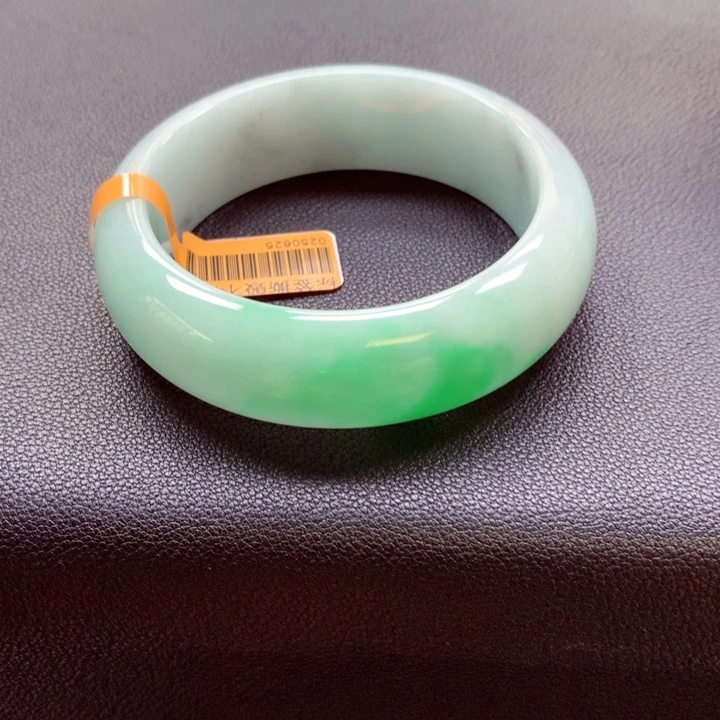 刘***刘翡翠手镯未镶嵌翡翠