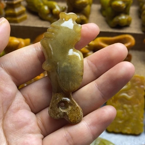蛇纹石玉未镶嵌颈饰91