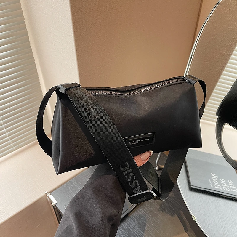 云朵包尼龙布小方包单肩包轻便通勤女包小包包斜挎大容量百搭简约