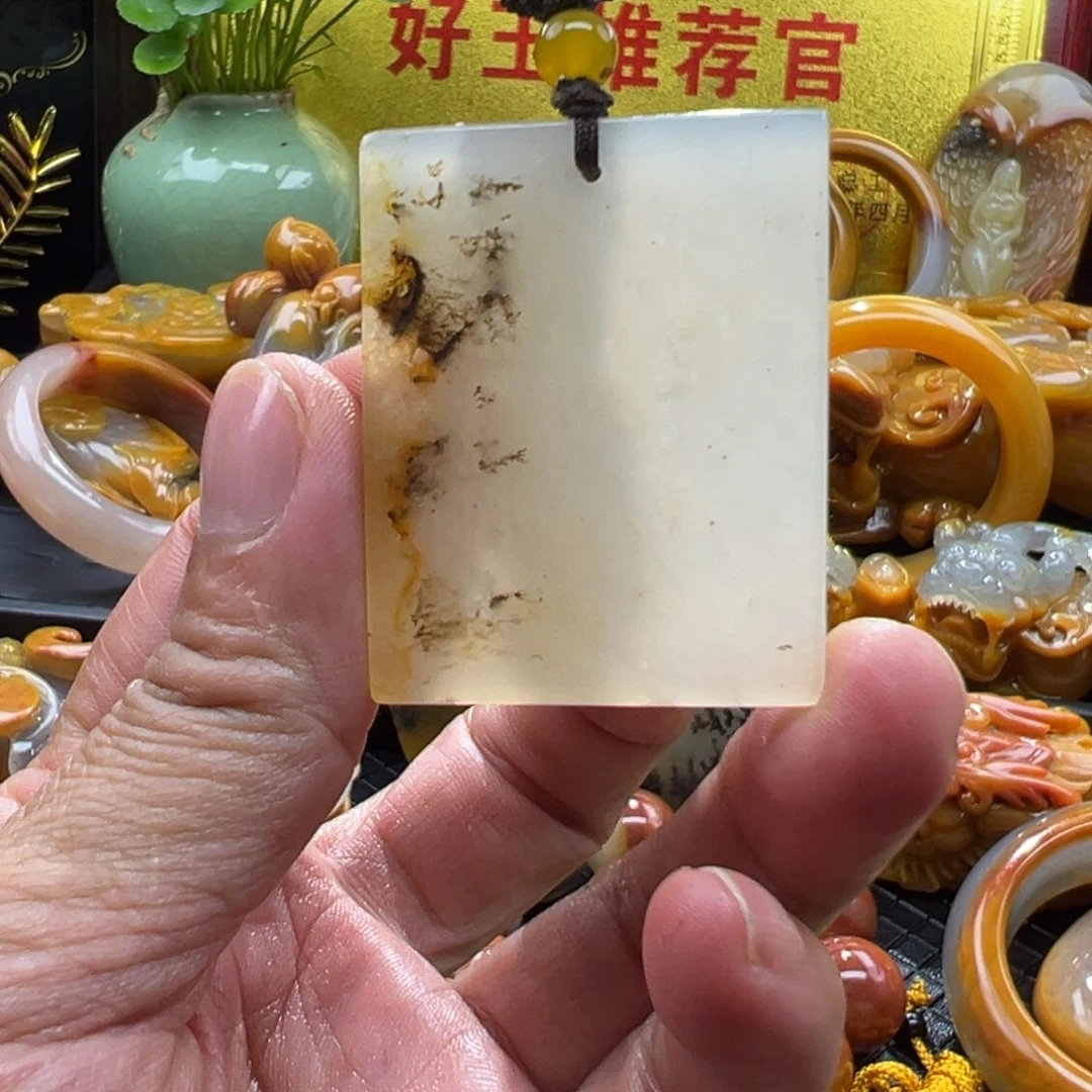 石英质玉未镶嵌颈饰