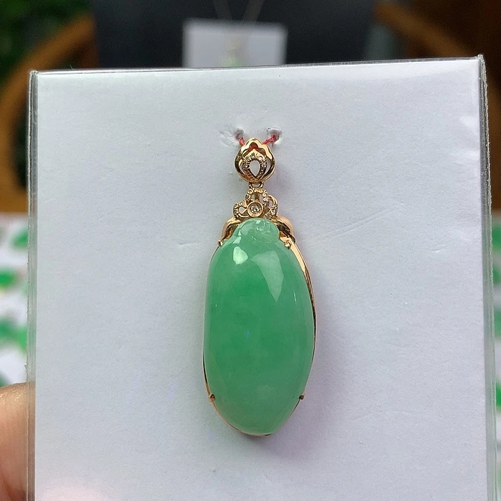 翡翠18K金镶嵌颈饰