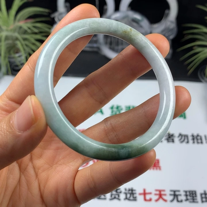 翡翠未镶嵌手镯19号。52.7圈