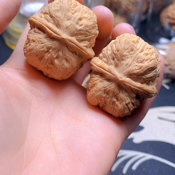 文玩核桃吊坠红方印一对