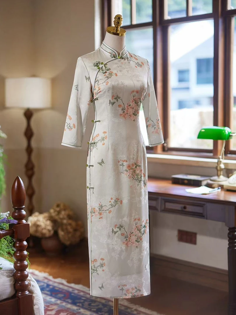 1337 【雅秋】 米杏色 葫芦扣 蝴蝶 秋款 旗袍