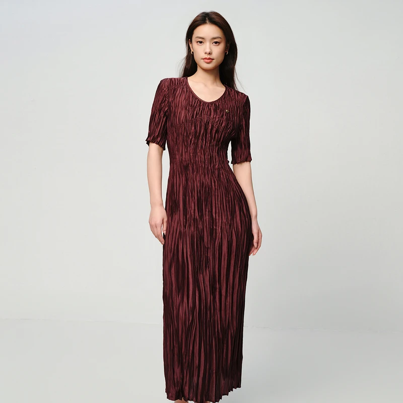 EP雅莹2025新款女装 酒红色正肩压褶收腰显瘦V领连衣裙4640A
