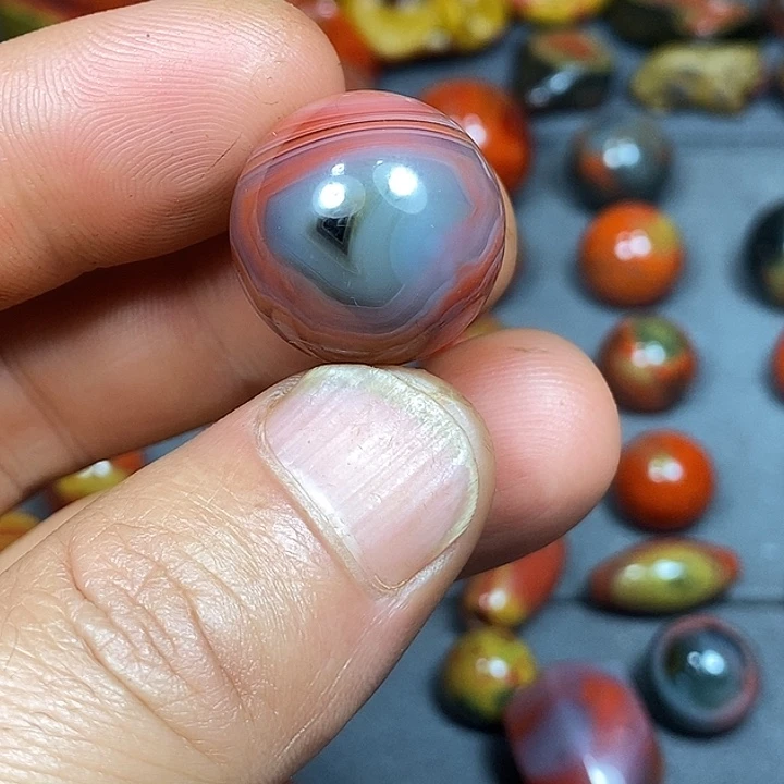 燕***哥未镶嵌南红玛瑙挂件