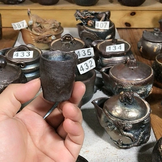 瓷片铁胎的小杯子