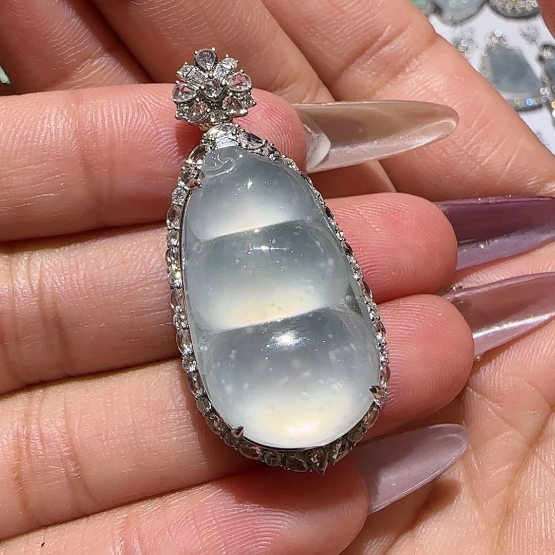 【闪购商品】颈饰18K金镶嵌翡翠天然